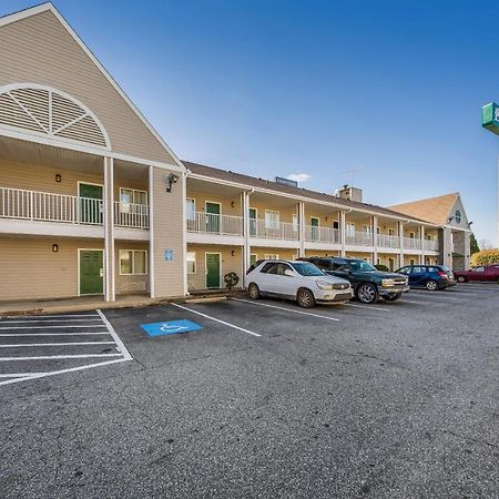 Hometowne Studios By Red Roof Spartanburg - Asheville Highway Southern Shops Dış mekan fotoğraf
