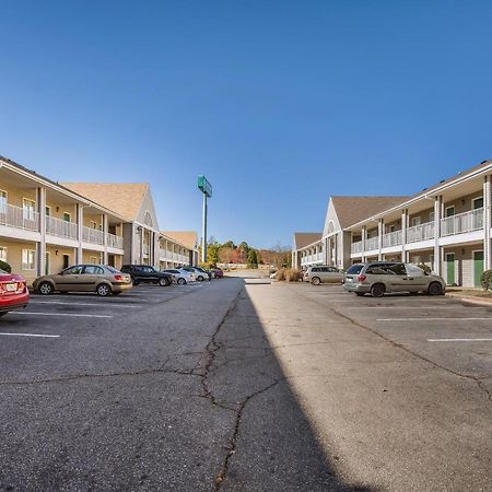 Hometowne Studios By Red Roof Spartanburg - Asheville Highway Southern Shops Dış mekan fotoğraf