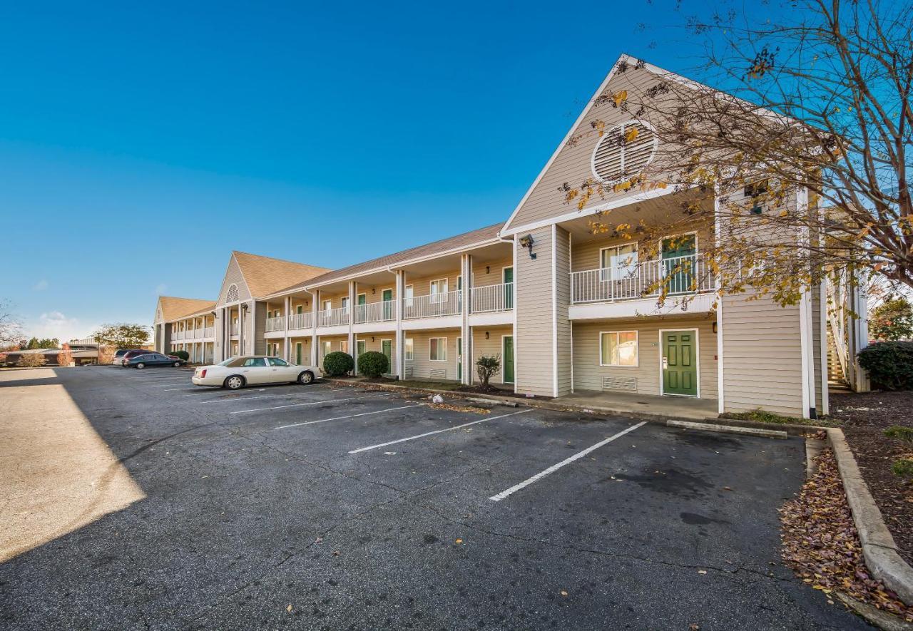 Hometowne Studios By Red Roof Spartanburg - Asheville Highway Southern Shops Dış mekan fotoğraf