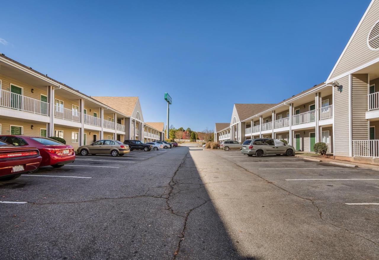 Hometowne Studios By Red Roof Spartanburg - Asheville Highway Southern Shops Dış mekan fotoğraf